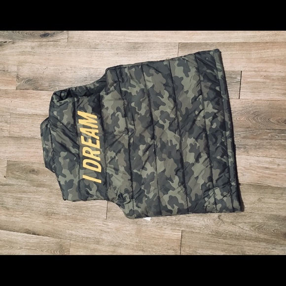 I Dream puff vest. - Picture 2 of 6